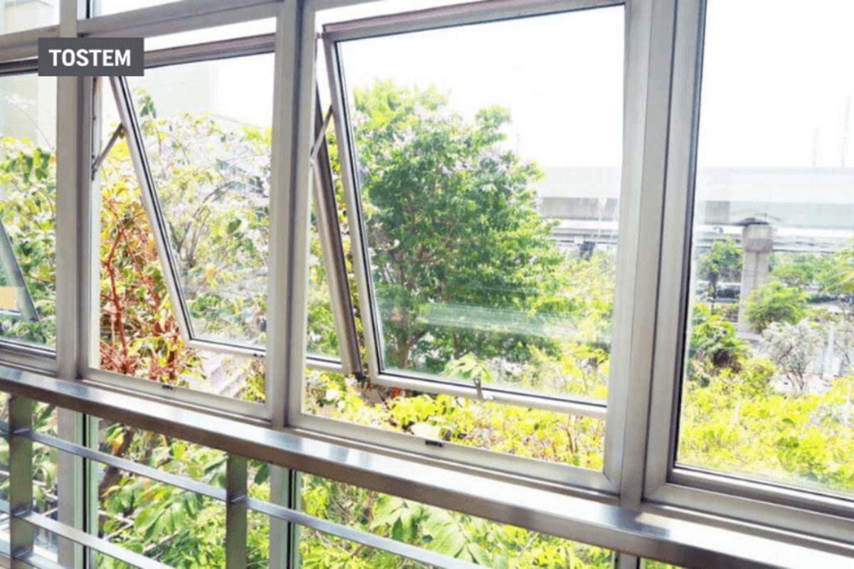 Awning aluminum-glass window prevents rain intrusion thanks to window material types