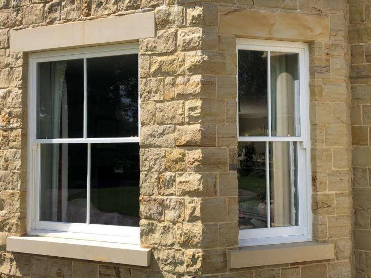 Bề mặt lanh tô xử lý chống thấm tốt, ngăn nứt vỡ và thấm nước.