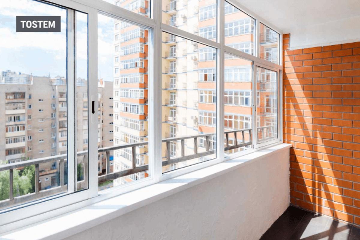 Beautiful aluminum-glass window that brings sunlight using window material types