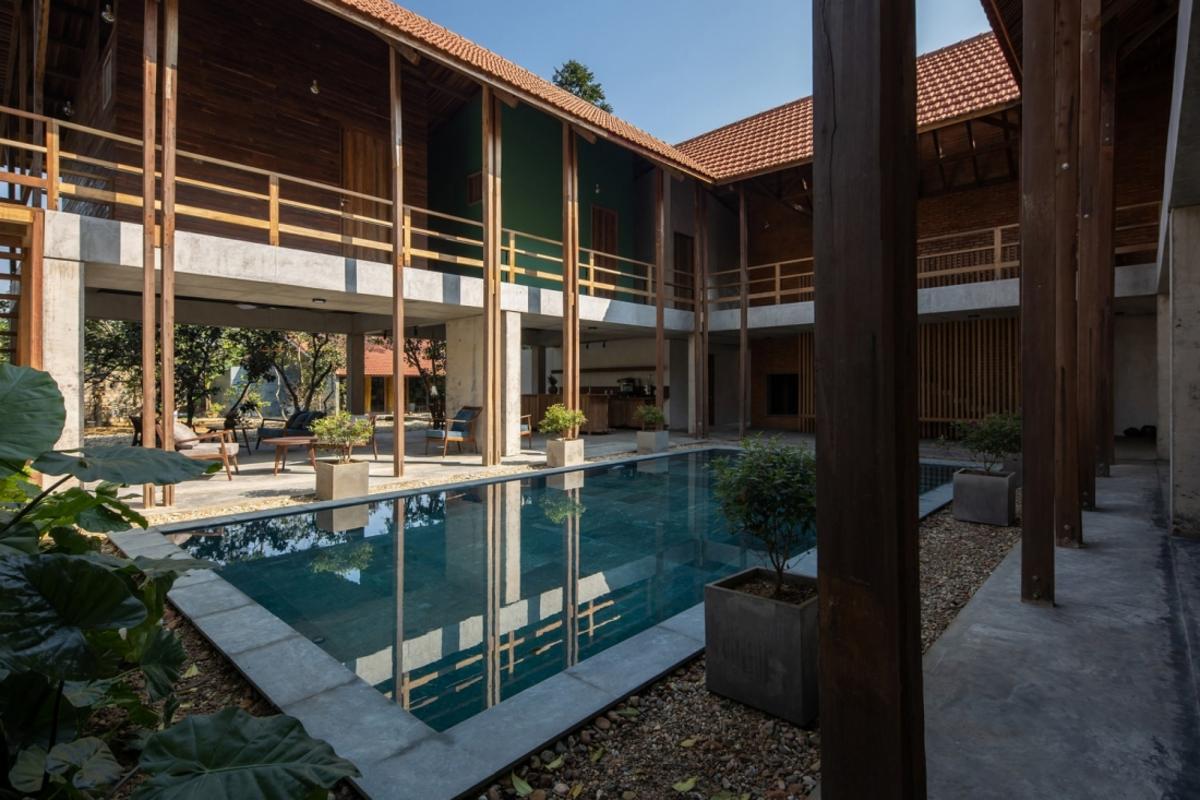 Cải tạo nhà 2 tầng cũ thành homestay nên chú trọng thiết kế tiện nghi, trẻ trung để kinh doanh.