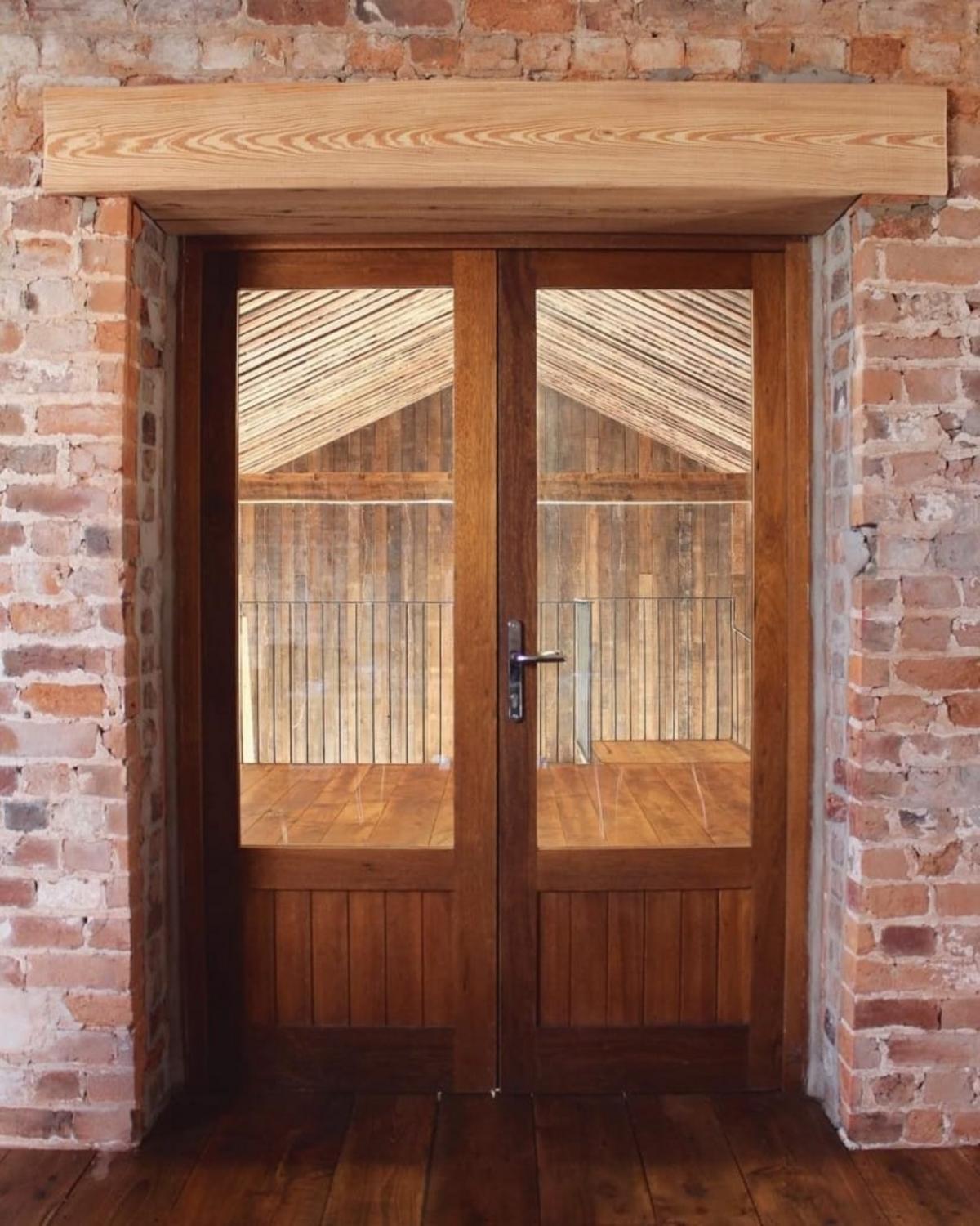 Chiều dài neo và gác cốt thép chuẩn giúp lanh tô ổn định, an toàn.