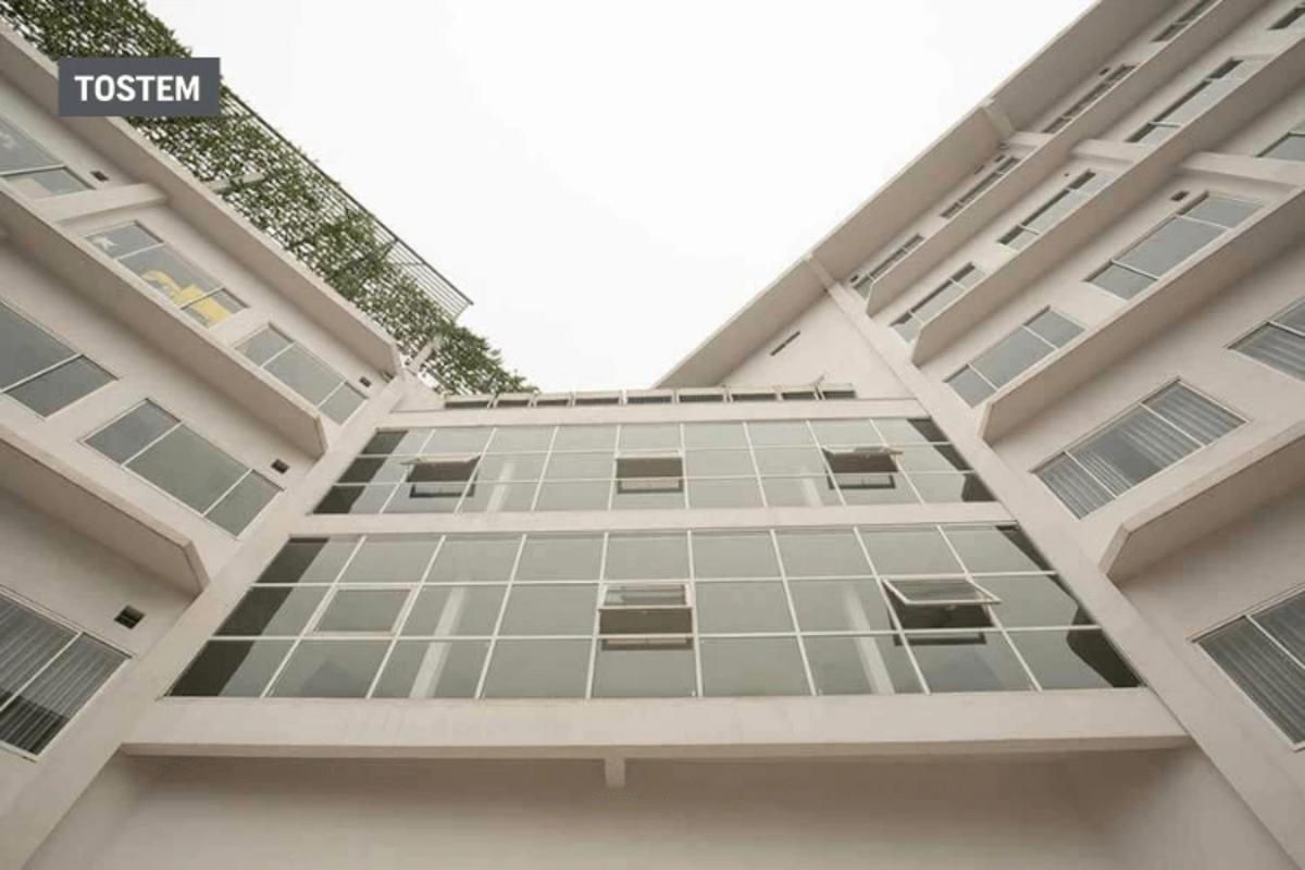 Contemporary aluminum awning windows modern design for offices.