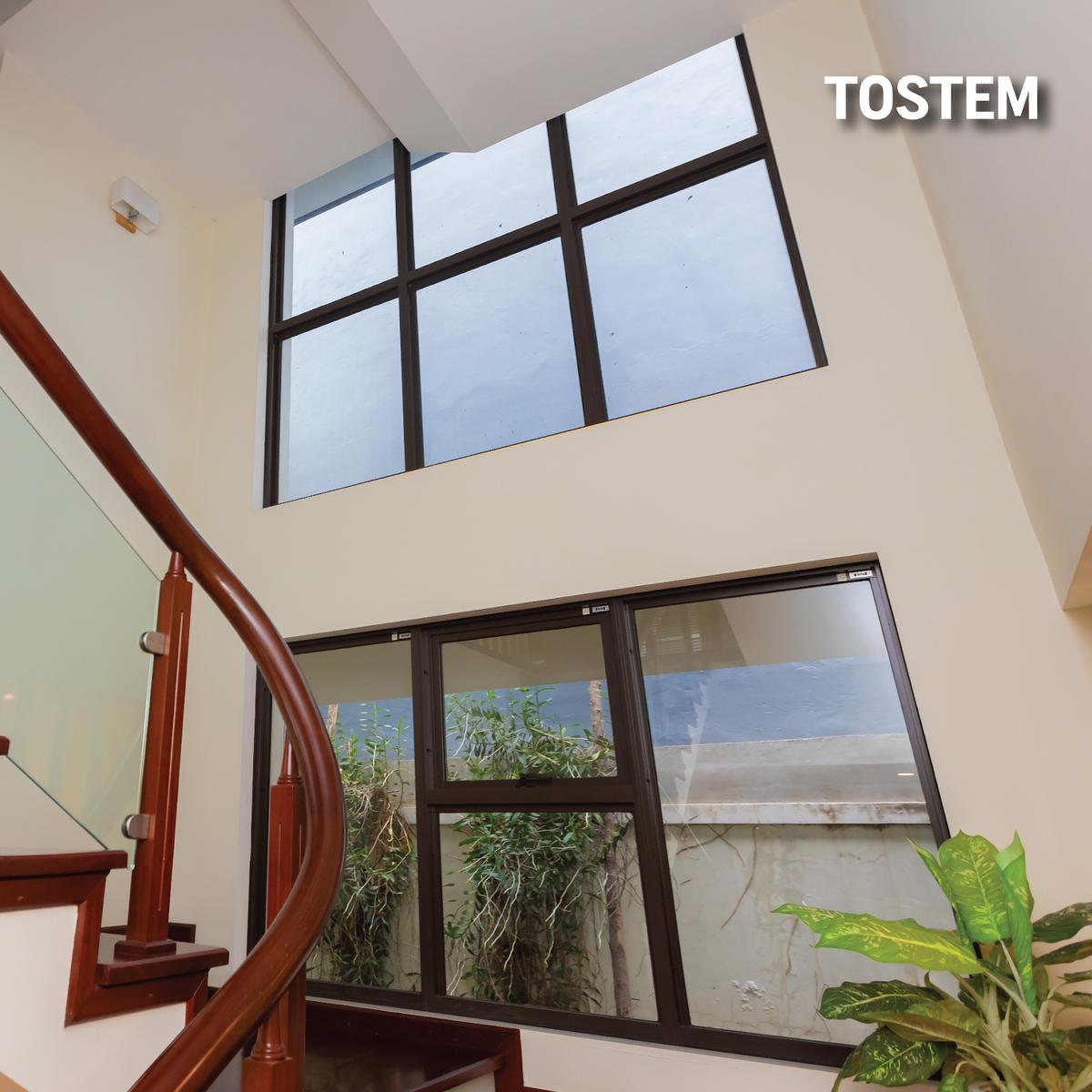 Cửa nhôm TOSTEM kín khít, giúp chống mưa hắt cửa đi và chịu thời tiết khắc nghiệt.