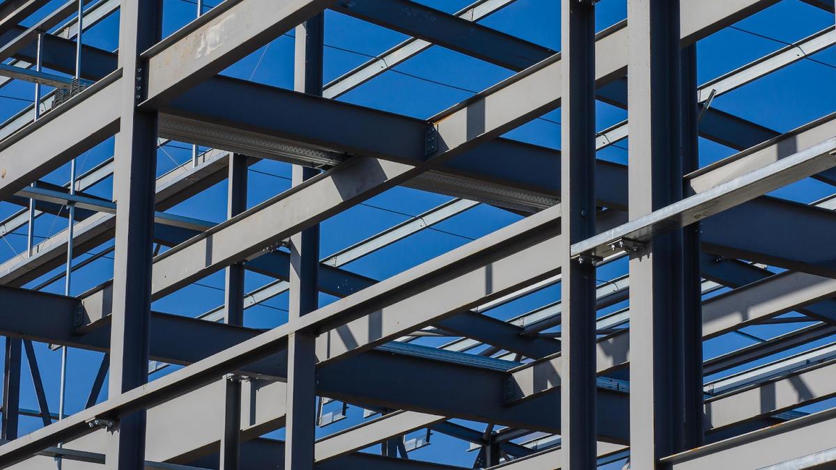 Dầm thép là gì? Là dầm bằng thép có khả năng chịu lực rất cao.