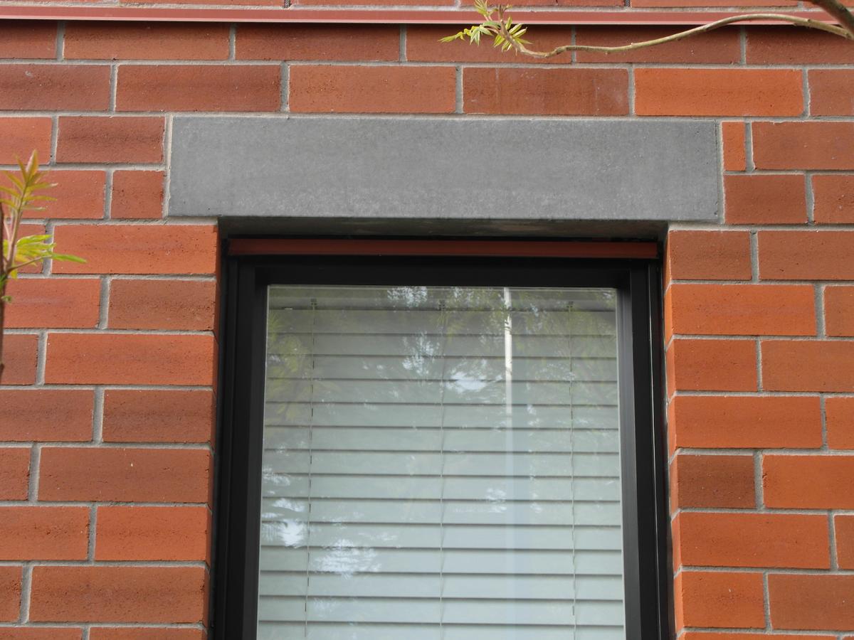 Lanh tô bê tông cốt thép dễ thi công, phù hợp nhiều kích thước lanh tô.