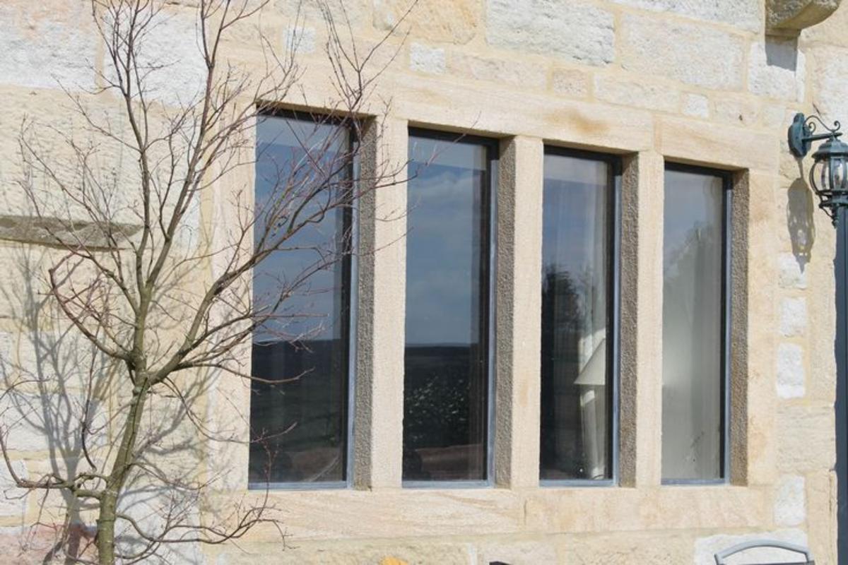 Lanh tô đá có khả năng chịu nén cực cao, cho kết cấu vững chãi.