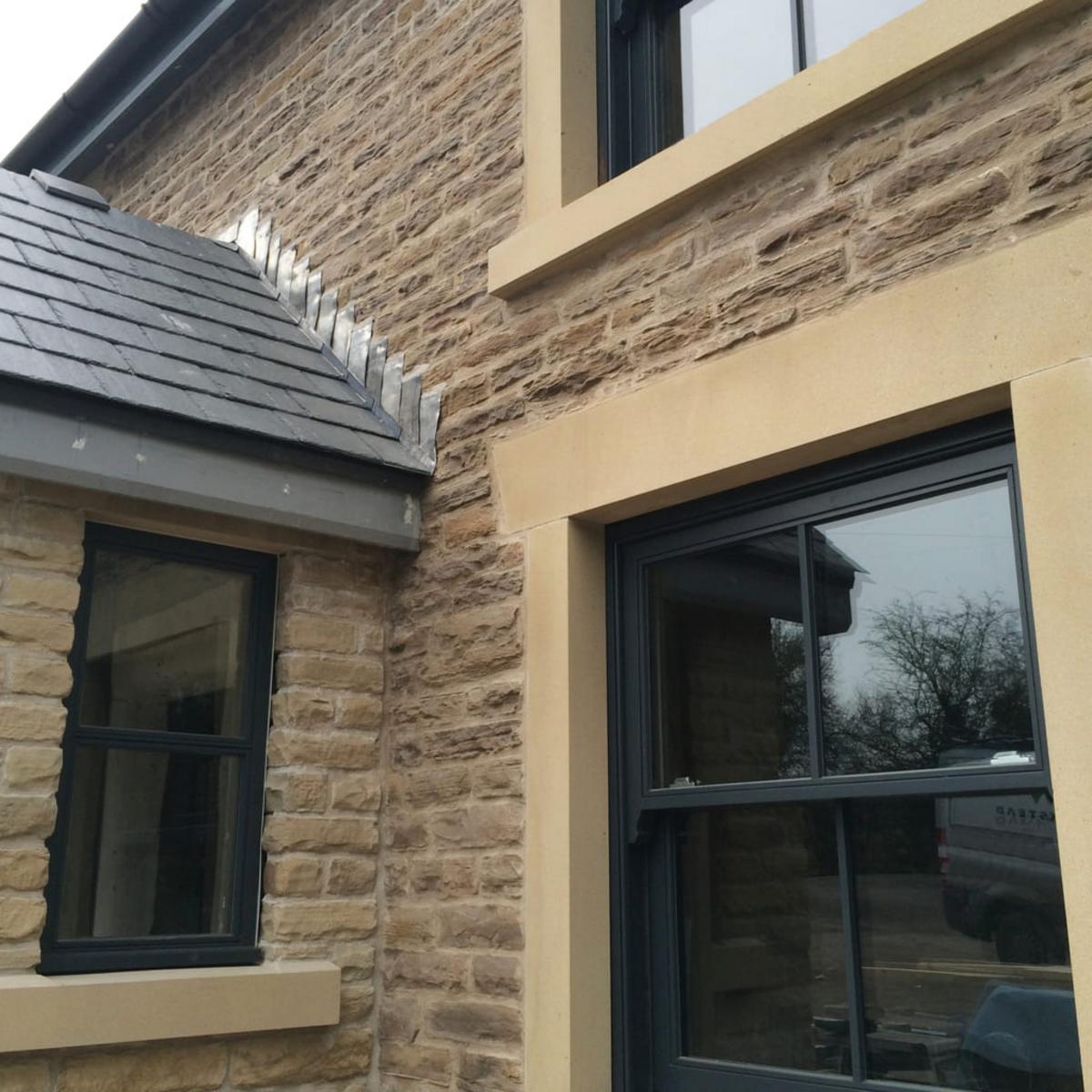 Lanh tô gạch cốt thép phù hợp công trình cần độ an toàn và bền vững cao.