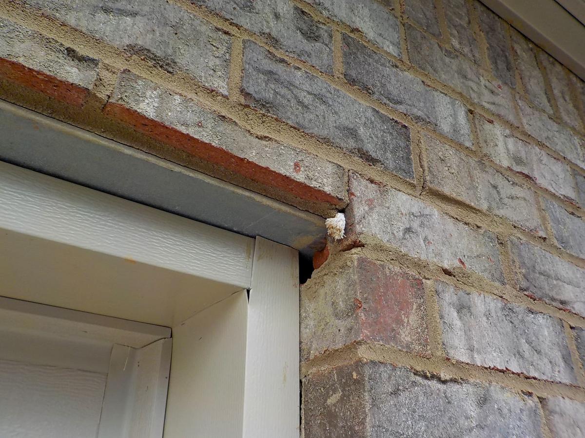 Lanh tô gạch thường xây bằng gạch đặc để đảm bảo khả năng chịu lực vừa.