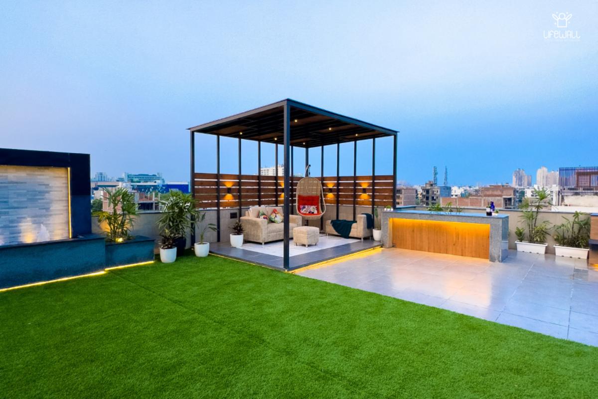 Mái che giúp duy trì độ bền và tuổi thọ của nội thất sân thượng.