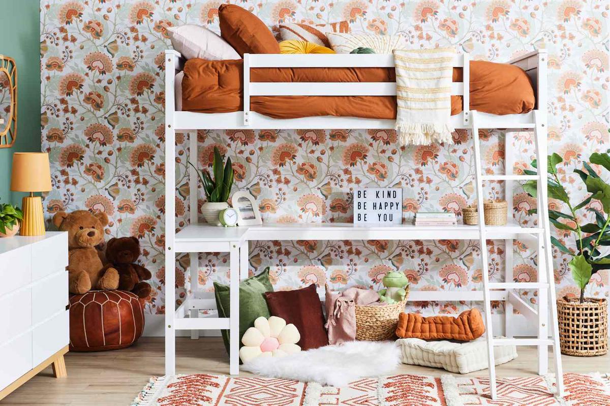 Mẫu phòng ngủ cho bé gái bố trí giường tầng kết hợp học tập và nghỉ ngơi