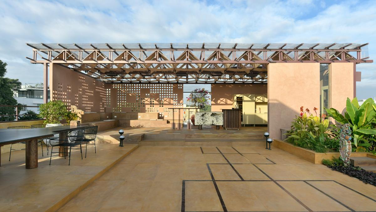 Mục đích sử dụng xác định hướng thiết kế và hạng mục cho sân thượng.