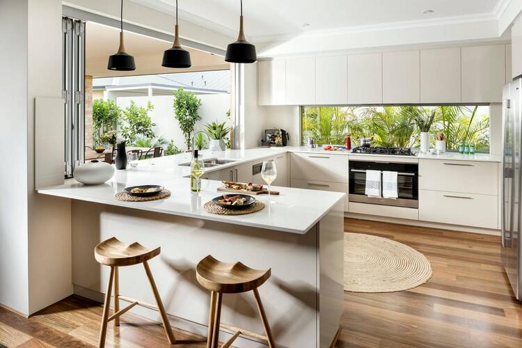 Thiết kế nhà bếp có bàn bếp hình chữ U độc đáo