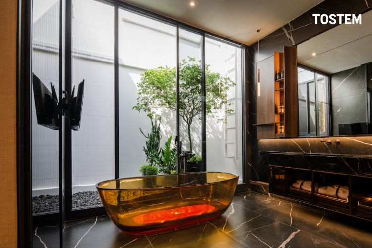 Gia chủ có thể sử dụng hệ cửa nhôm kính TOSTEM để tận dụng ánh sáng và thiết kế không gian sống thư giãn