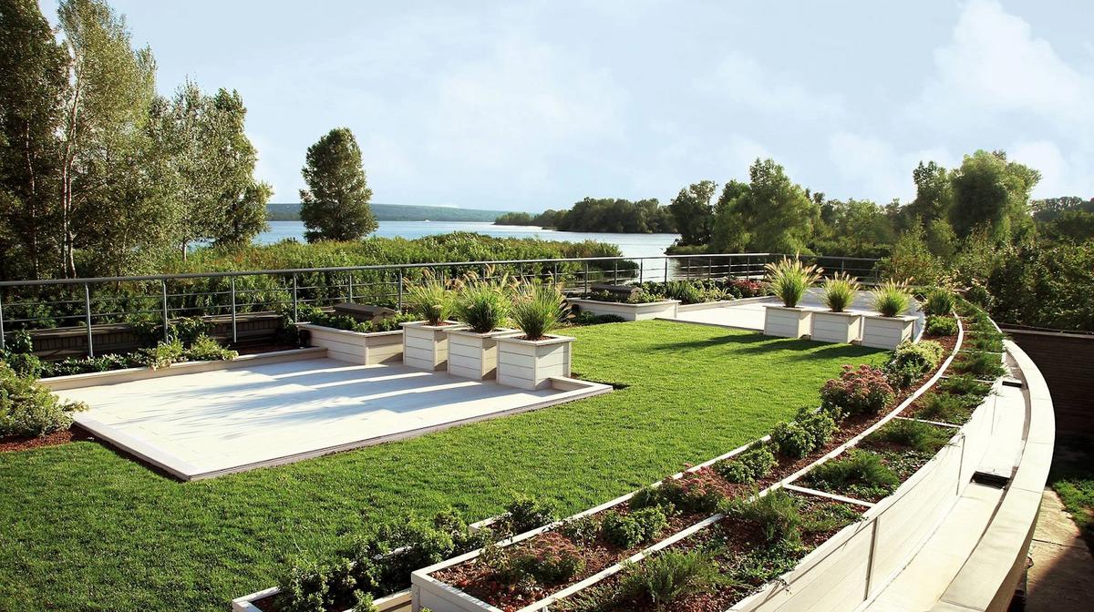 Thiết kế xanh trên sân thượng góp phần điều hòa nhiệt độ tự nhiên.