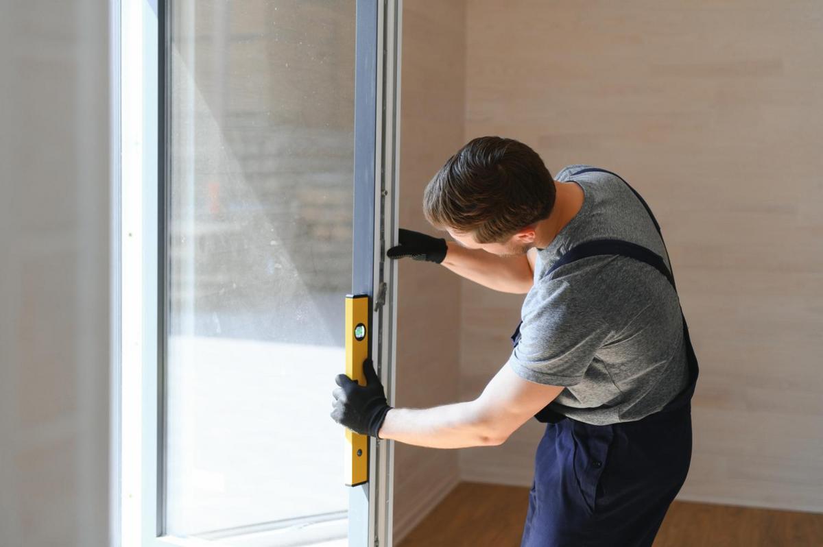 Thường xuyên kiểm tra để chống mưa hắt cửa sổ và đảm bảo cửa luôn kín khít.