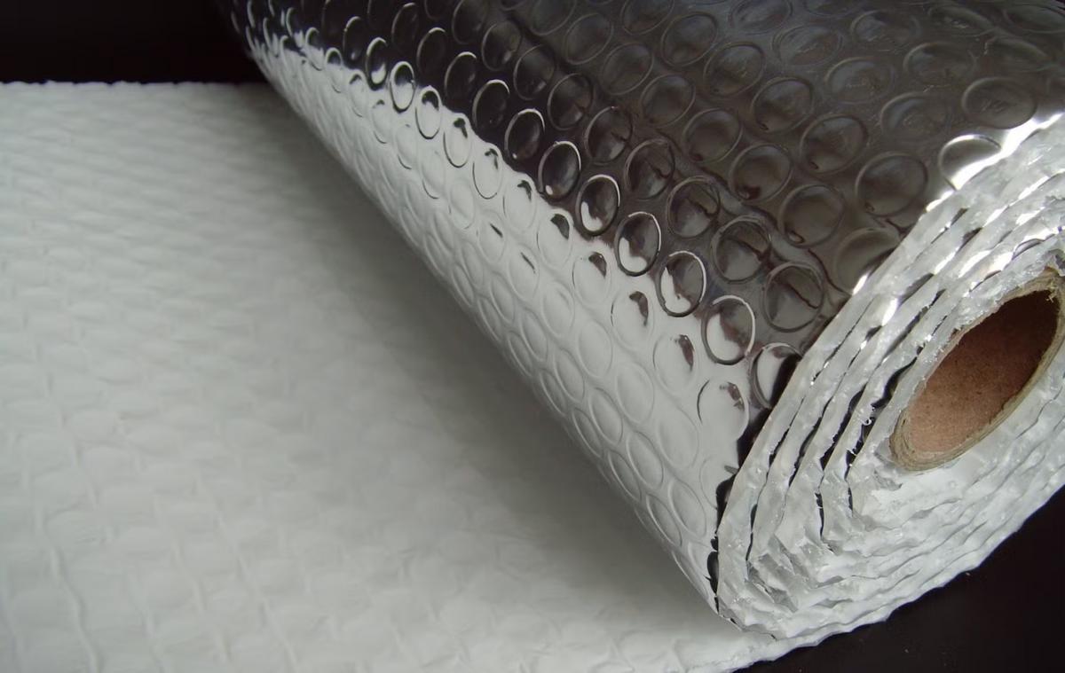 Túi khí bảo ôn có màng nhôm và nhựa Polyethylene giúp giữ nhiệt tốt.