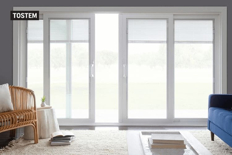 Cửa nhôm kính 4 cánh mở lùa trắng đơn giản, thanh lịch