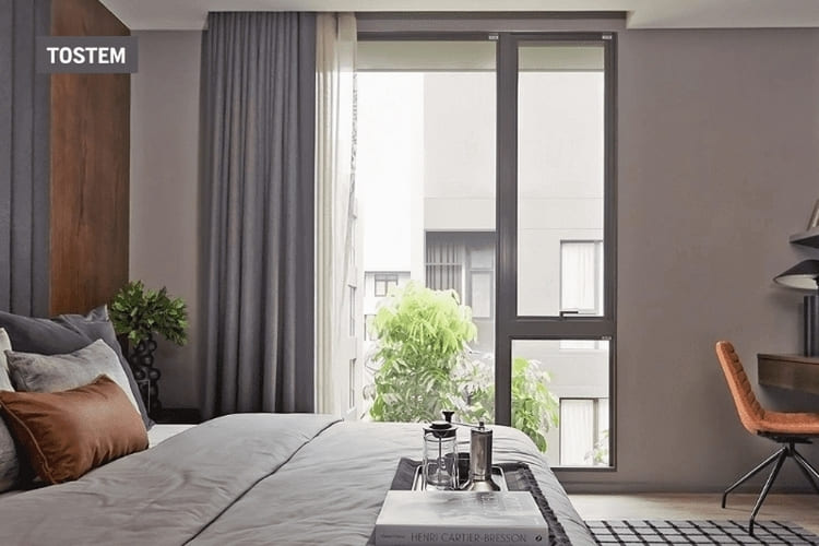 Cửa sổ mở hất 1 cánh nhôm kính cho phòng ngủ đơn giản, cực sang