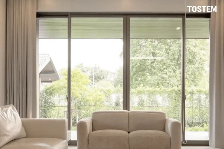 Kích thước cửa chính 4 cánh nhà ống 5m cần đủ rộng để vừa thẩm mỹ vừa tiện lợi khi di chuyển