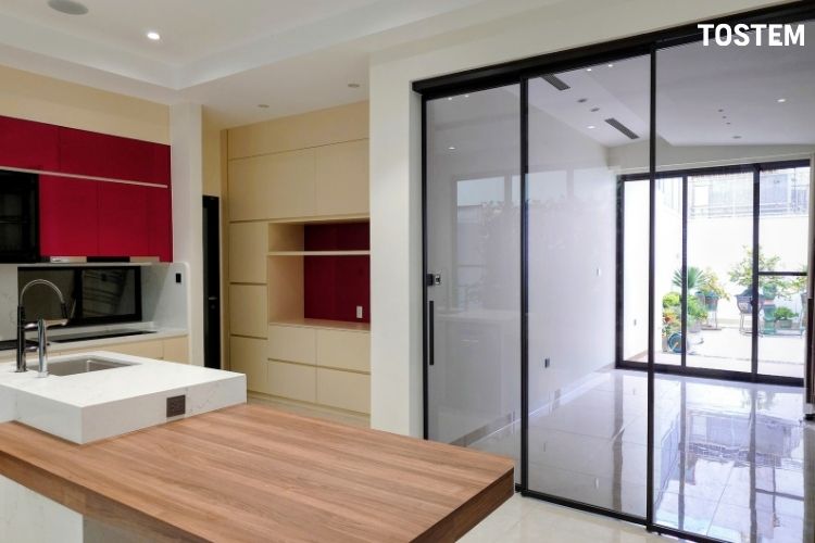 Kích thước cửa thông phòng cho phòng khách và bếp phù hợp