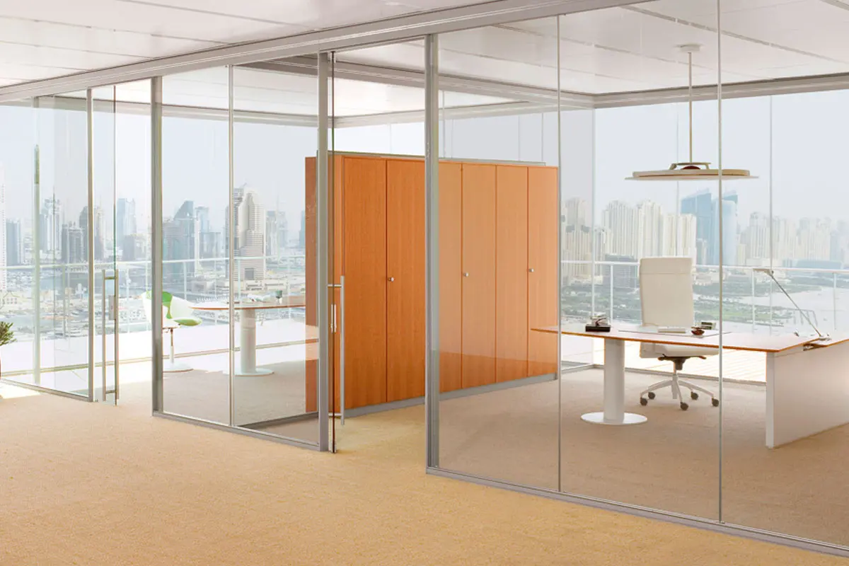 Kính cường lực 2 lớp trong ứng dụng làm vách ngăn văn phòng