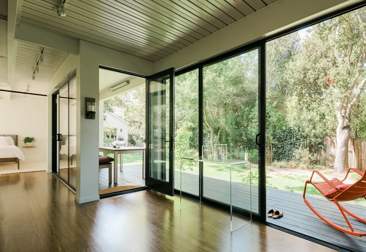 Kính cường lực 2 lớp trong ứng dụng làm cửa kính nhà ở