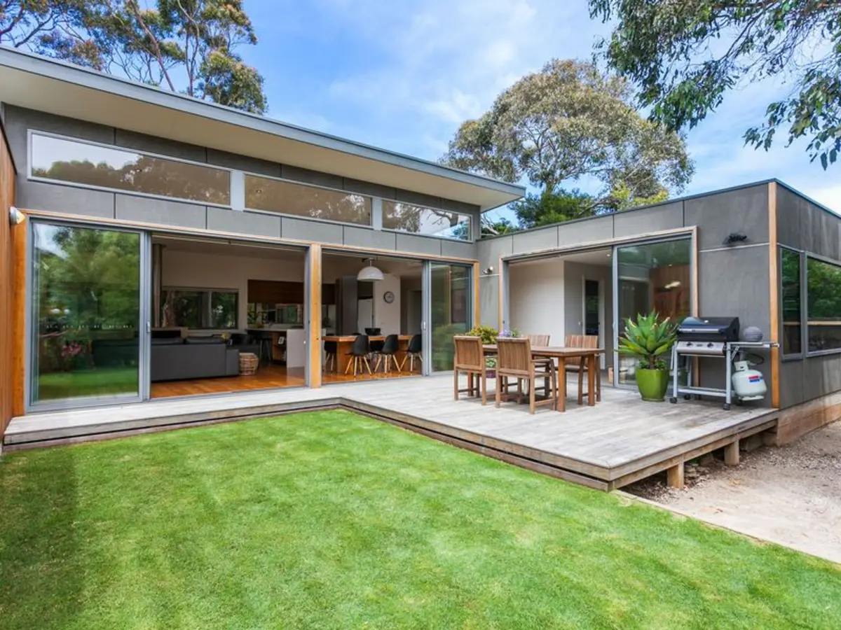 Nhà cấp 4 mái bằng chữ L 100m2 rộng thoáng