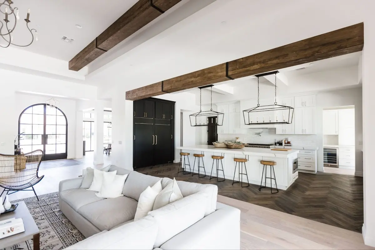 Phòng khách liền kề bếp tiện nghi trong nhà cấp 4