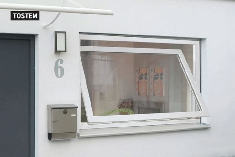 Cửa sổ mở hất phòng khách sắc trắng thanh thoát, tối đa lưu thông khí