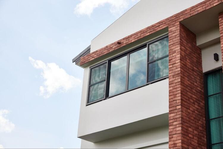 Mẫu cửa sổ kết hợp giữa cửa sổ mở lùa trượt và mở hất đẹp, bền bỉ