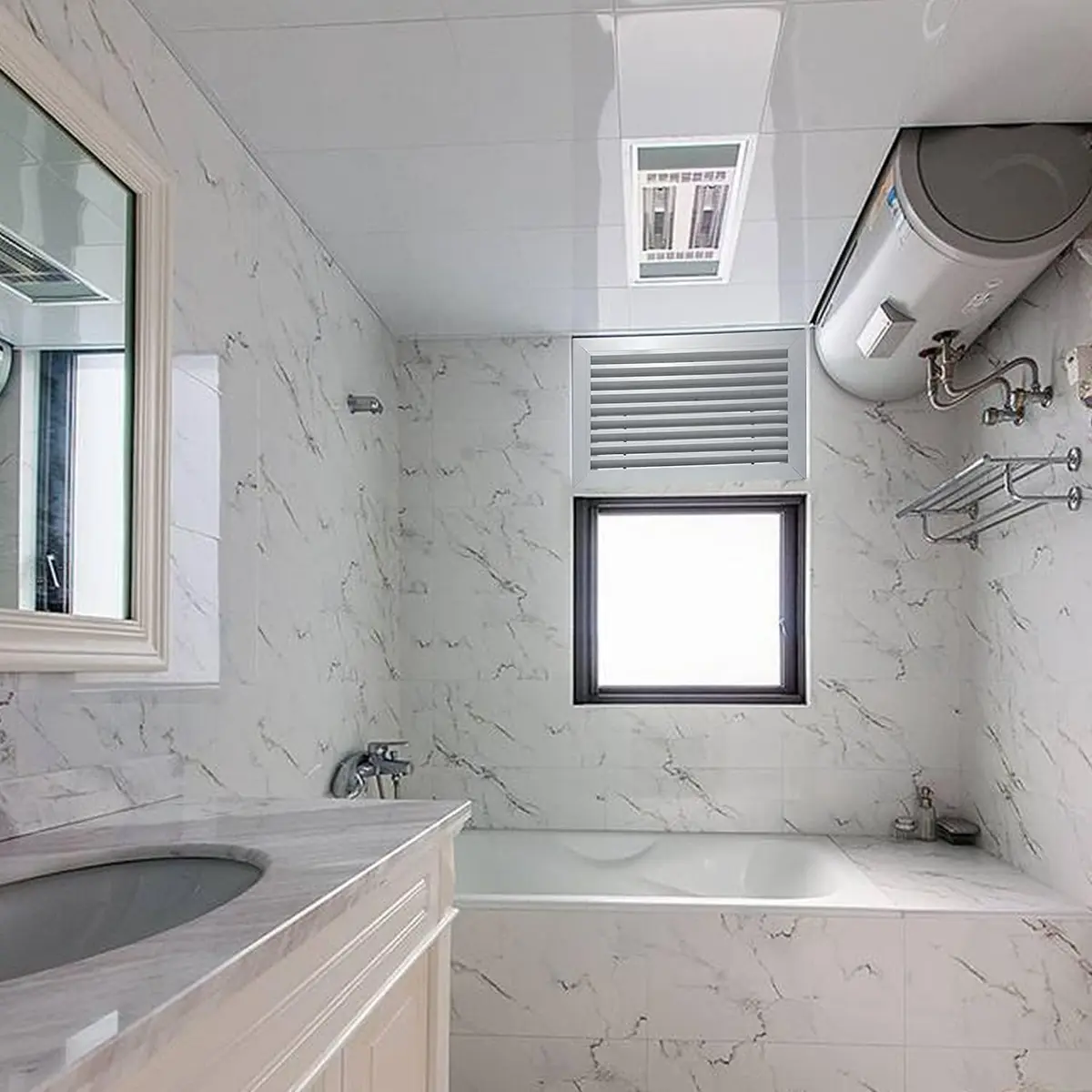 Tránh chọn cửa có kích thước quá lớn cho nhà vệ sinh nhỏ