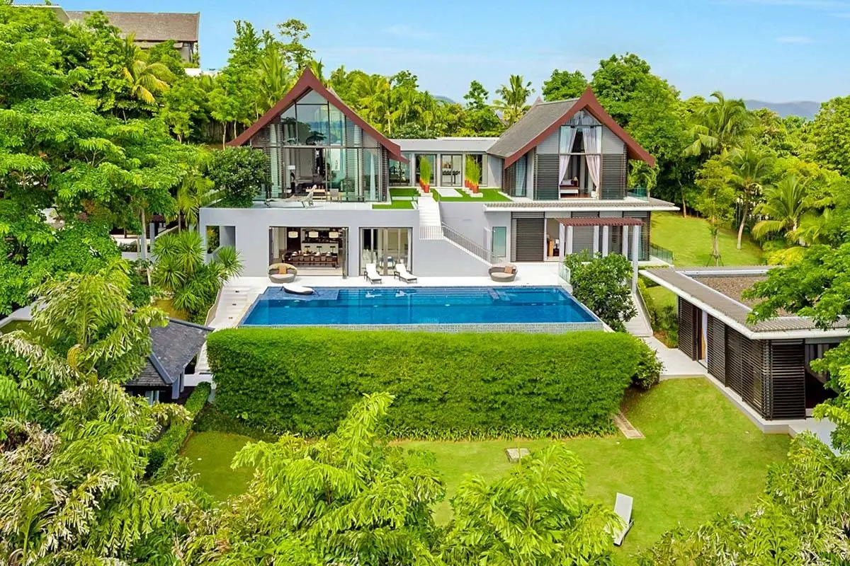 Mẫu nhà mái Thái 2 tầng có hồ bơi 