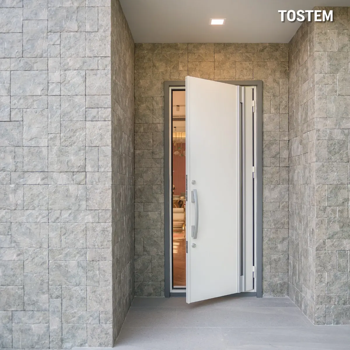 Cửa đi chính GIESTA là điểm nhấn cho mặt tiền