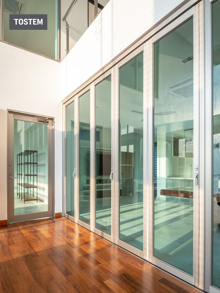 Hệ cửa xếp trượt có khung hợp kim nhôm cao cấp độ dày tiêu chuẩn, vững chãi