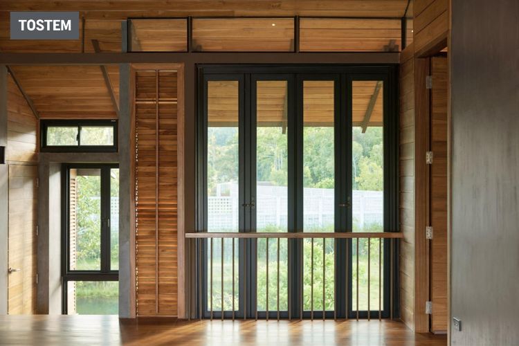 Cửa xếp trượt nhôm kính với thiết kế sang trọng, mang lại không gian sống rộng rãi