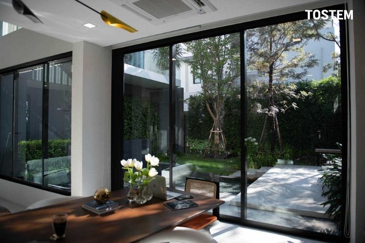 Cửa đi trượt nhôm 3 cánh bền đẹp cho không gian phòng khách