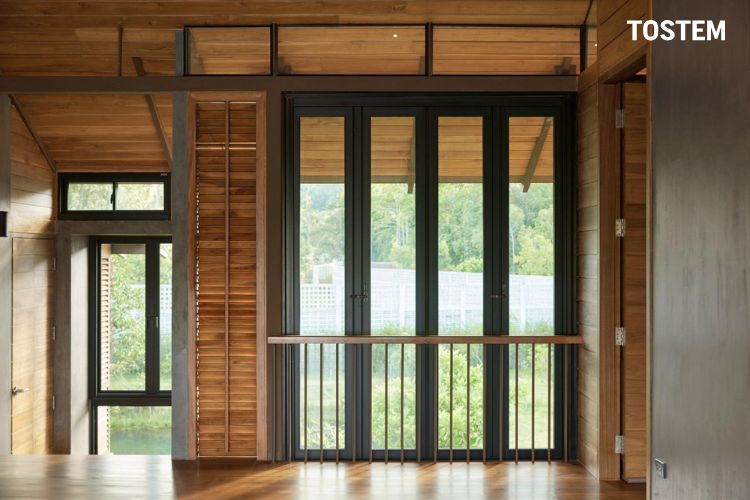 Cửa xếp trượt nhôm kính với thiết kế sang trọng, mang lại không gian sống rộng rãi