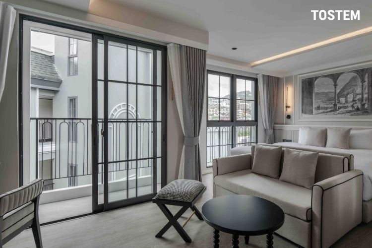Mẫu cửa đi mở trượt NS đẹp, vững chãi giúp tạo cảm giác rộng rãi và thông thoáng cho ngôi nhà