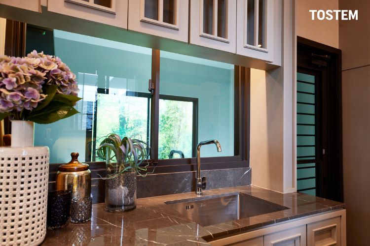 Cửa sổ lùa trượt (mở trượt) 2 cánh đẹp cho nhà bếp hiện đại