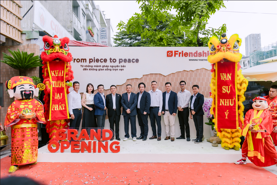 TOSTEM Chúc Mừng Khai Trương Showroom Friendship Sài Gòn