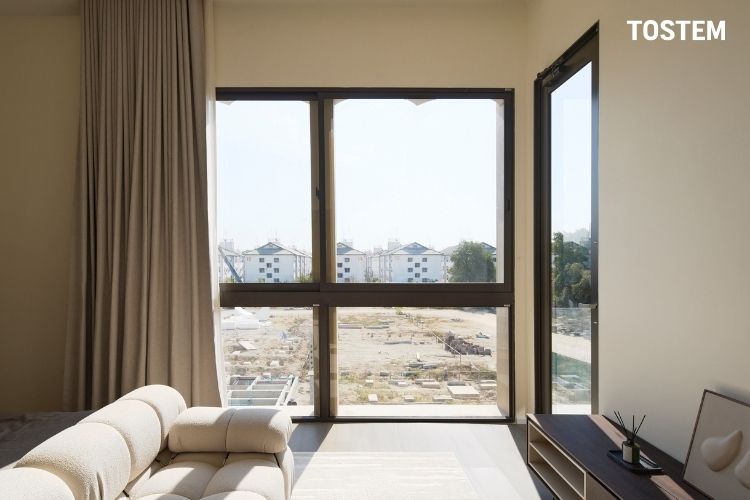 Thiết kế hệ cửa WE PLUS có khung nhôm khỏe khoắn kết hợp kính chất lượng cao, bền đẹp