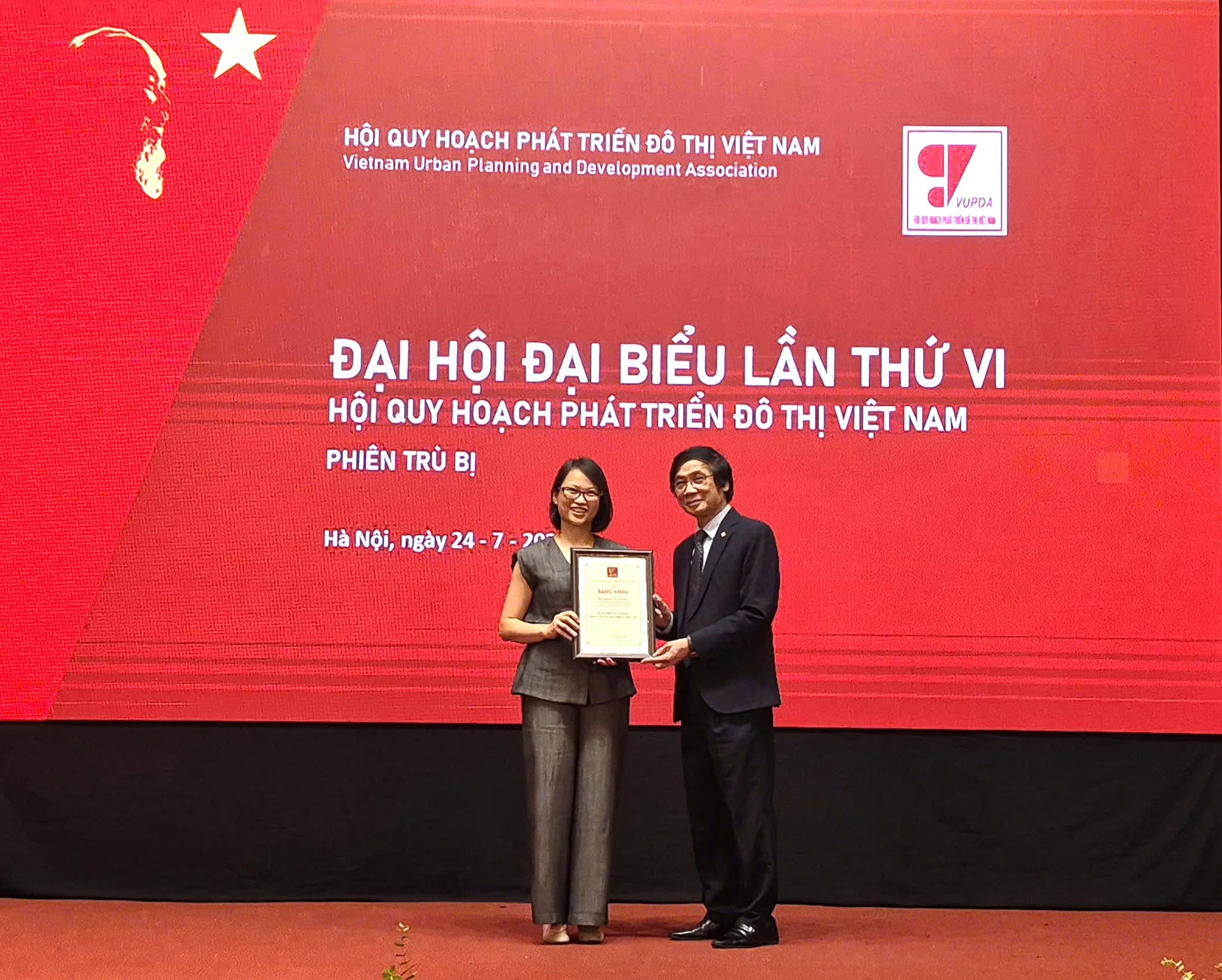LIXIL VIỆT NAM ĐƯỢC VINH DANH “VÌ SỰ NGHIỆP PHÁT TRIỂN ĐÔ THỊ VIỆT NAM”