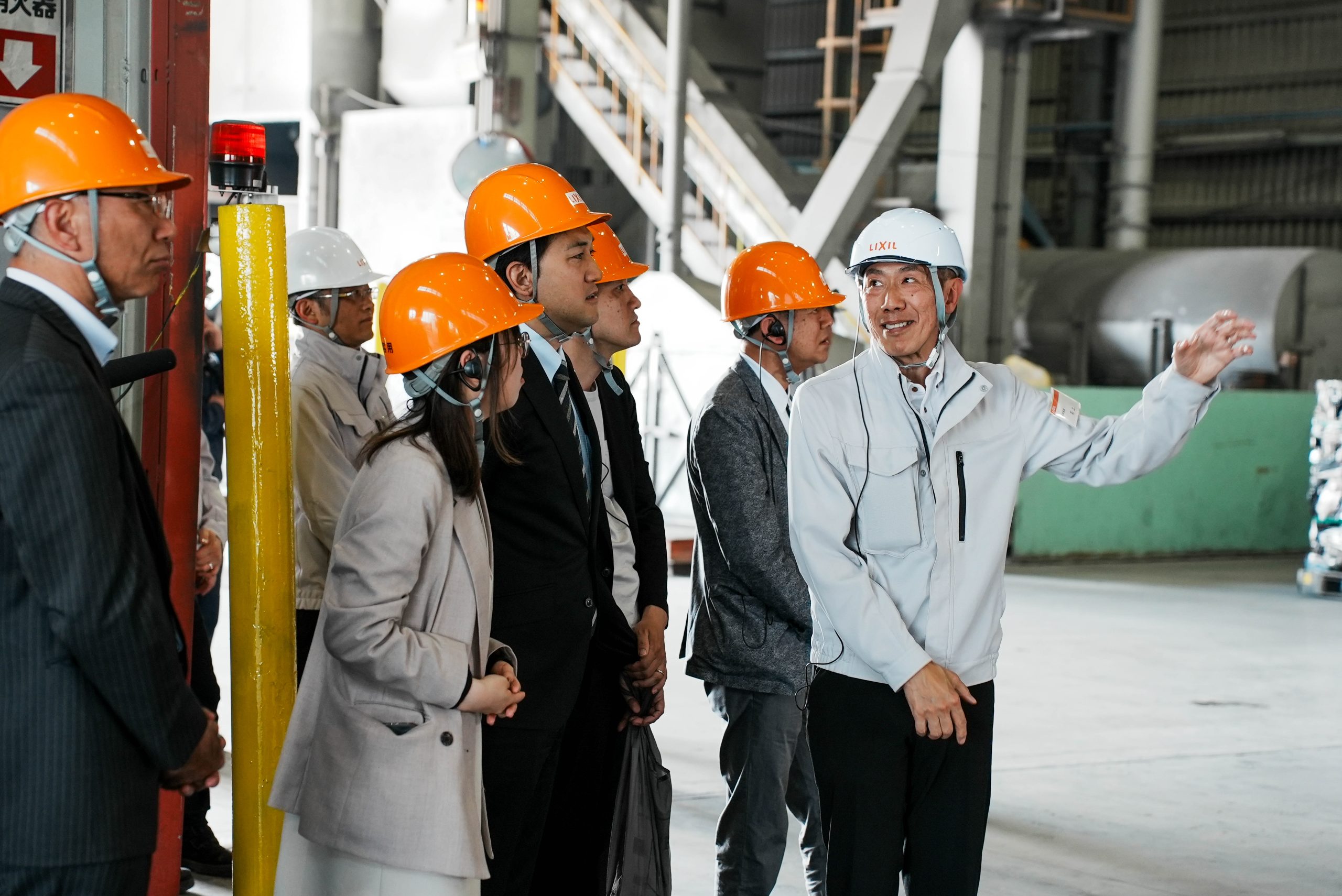 Khép kín “vòng tuần hoàn”: LIXIL – TOSTEM Tiên Phong Tái Chế Nhôm Carbon Thấp Ngành Xây Dựng