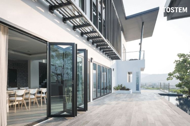 Mẫu cửa nhôm 6 cánh của TOSTEM sử dụng hợp kim nhôm cao cấp, cho chất lượng và độ bền ổn định