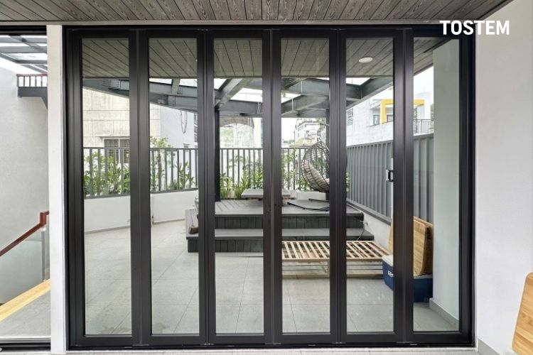 Cửa xếp trượt 6 cánh hiện đại, cao cấp của TOSTEM