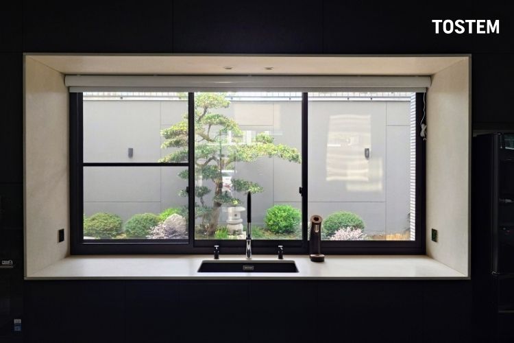 Cửa sổ nhà phố 3 cánh đẹp, hiện đại cho phòng bếp