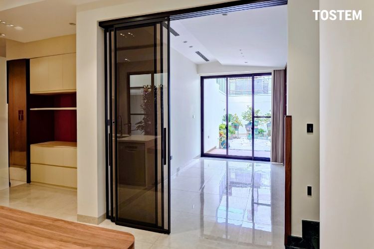 Cửa nhôm TOSTEM kết hợp với dòng kính hộp giúp mang lại khả năng cách âm vượt trội