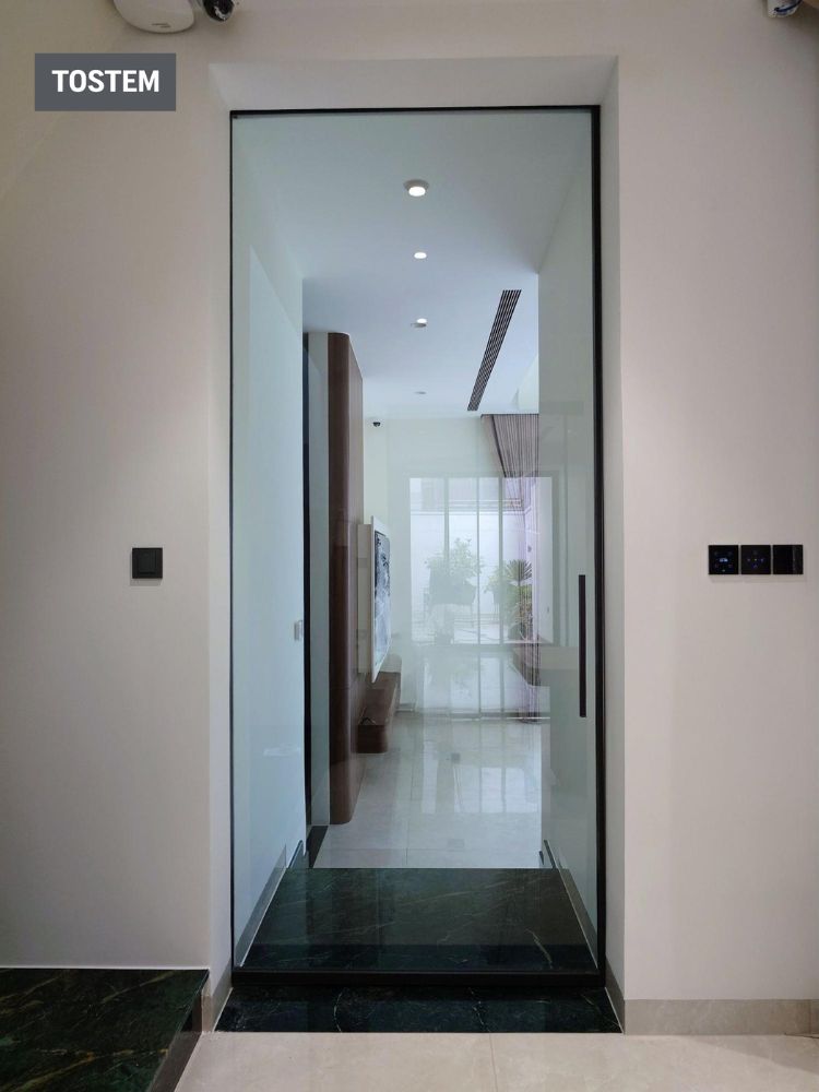 Cửa đi mở quay IN16 thiết kế khung nhôm mảnh, đẹp, tinh tế