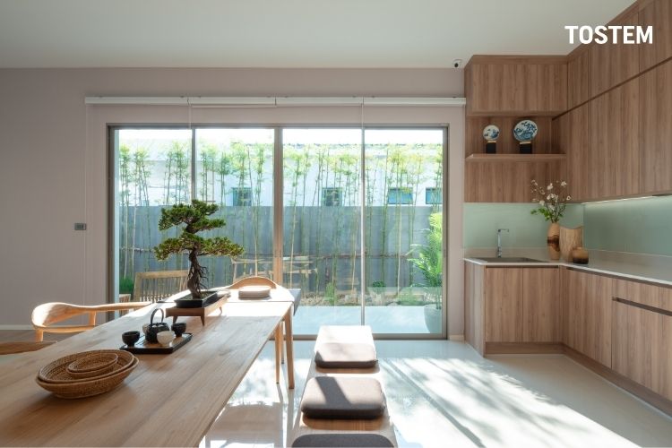 Mẫu cửa đi 4 cánh mở lùa nhôm kính đơn giản, tinh tế cho phòng khách phong cách Janpandi