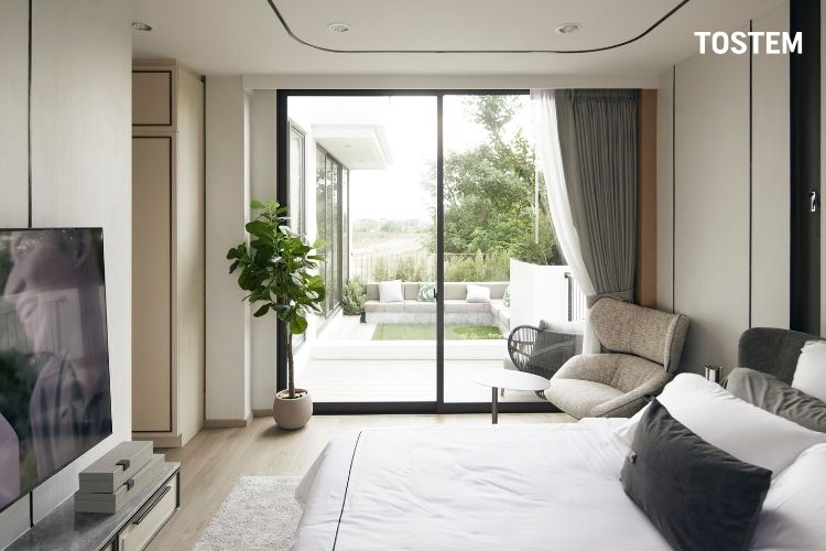 Mẫu cửa nhôm slim đi trượt phong cách tối giản cho phòng ngủ